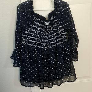 Girl's 3/4 sleeve shirt.